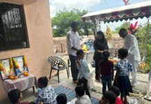 कर्म सिद्धांतावर मार्गदर्शन; धम्ममित्र संस्कार वर्गातील विद्यार्थ्यांना वही वाटप