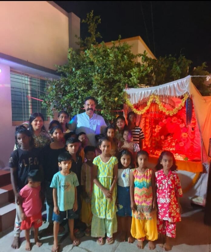 चिमुकल्यांचा निरागस आग्रह अन् खासदारांची प्रेमळ भेट; दत्तनगरच्या गणेश मंडळातील मुलांची अनोखी कहाणी