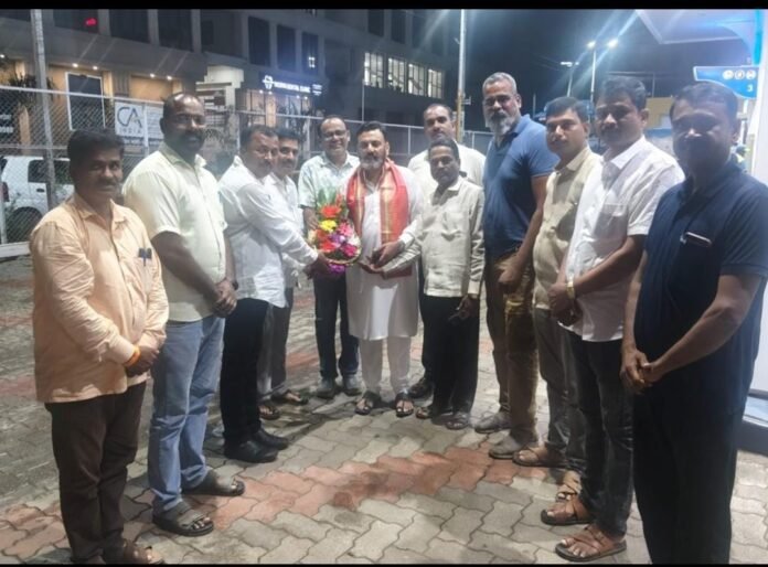 शिक्षकांच्या प्रलंबित प्रश्नांवर शिवरूपराजे खर्डेकर यांच्यासमवेत चर्चा