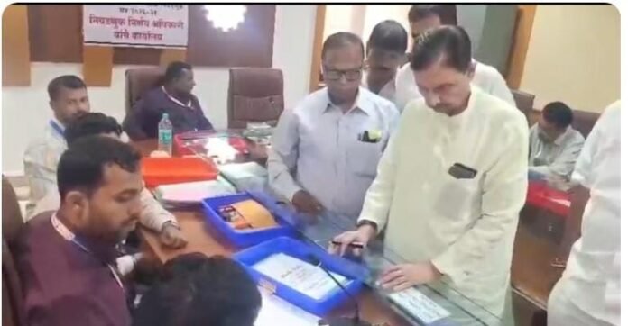 जिल्हा बँकेच्या निवडणुकीत रामराजे नाईक निंबाळकरांची एन्ट्री; कृषी प्रक्रिया संस्था व सोसायटी मतदारसंघातून अर्ज दाखल