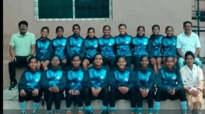 मुधोजी हायस्कूलच्या महिला हॉकी संघाचा नेहरू कपमध्ये दणदणीत विजय; दिल्लीतील राष्ट्रीय स्पर्धेसाठी पात्रता
