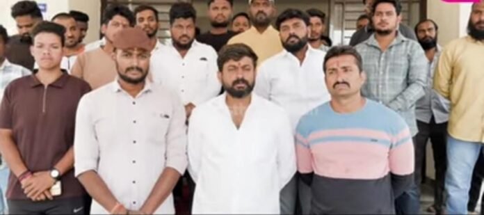फलटणमध्ये अल्पवयीन मुलीवरील अत्याचाराचा निषेध; हिंदुत्ववादी संघटनेचे पोलिसांना निवेदन