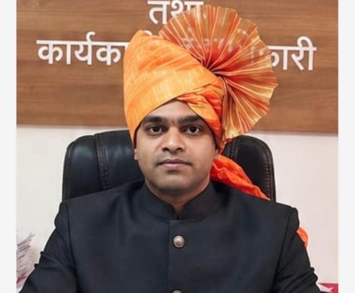 फलटणमध्ये दिवाळीच्या पार्श्वभूमीवर फटाका विक्रीवर प्रशासनाची नजर; अनधिकृत विक्रेत्यांवर कारवाईचा इशारा!
